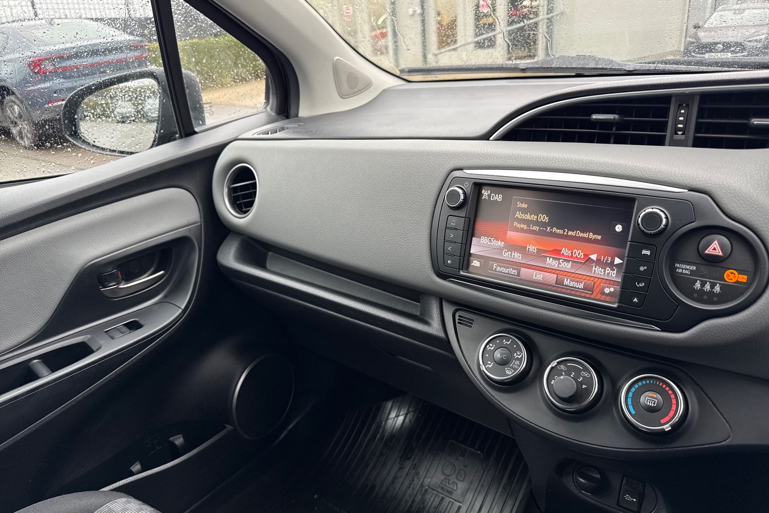 Used Toyota Yaris 2016 for sale - 77553478: Photo 17