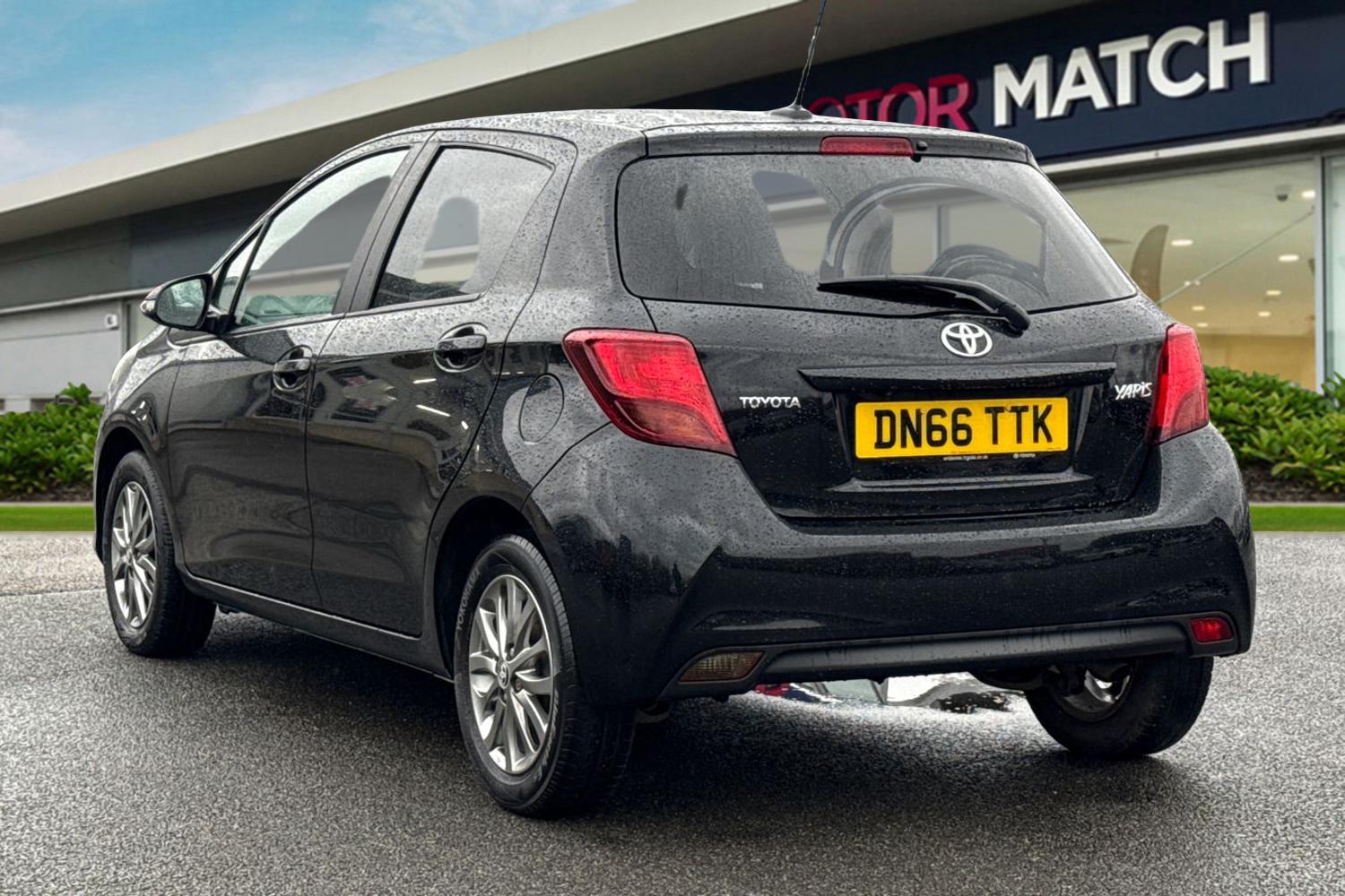 Used Toyota Yaris 2016 for sale - 77553478: Photo 2