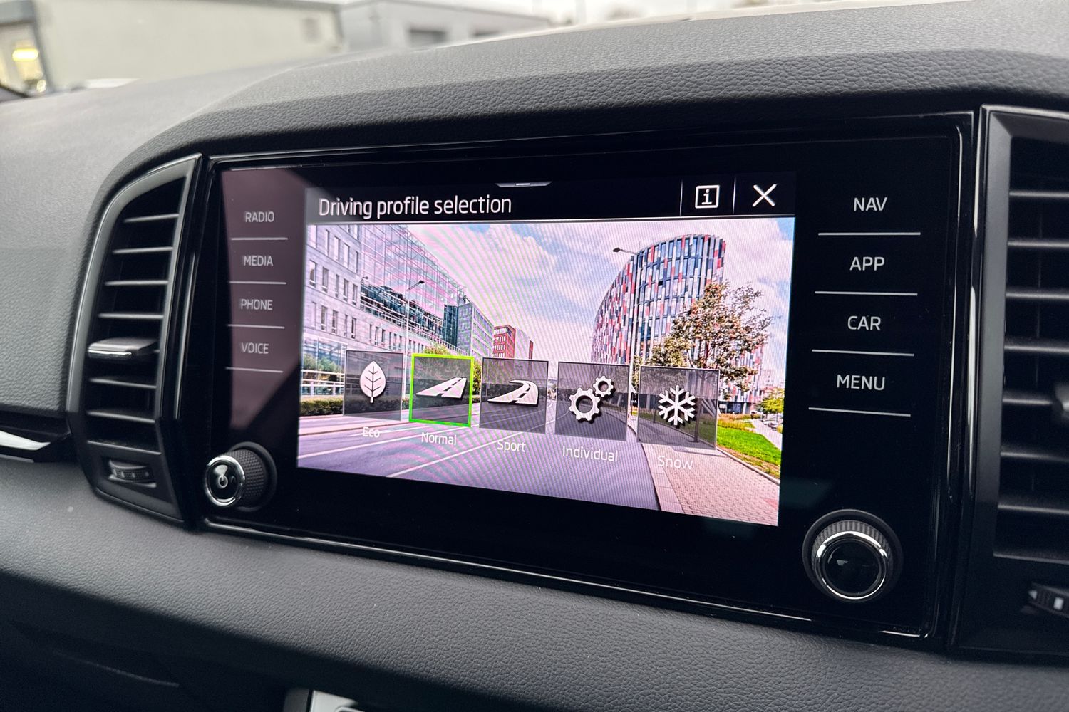 Used Skoda Karoq 2022 for sale - 76718453: Photo 54