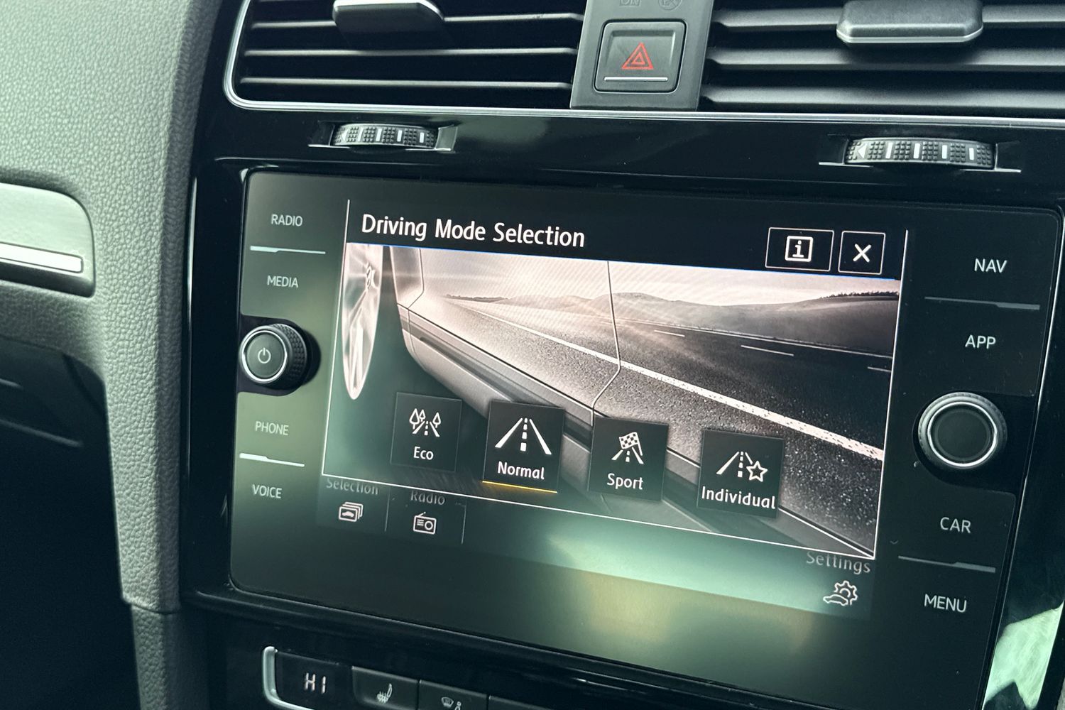 Used Volkswagen Golf 2017 for sale - 76390996: Photo 49