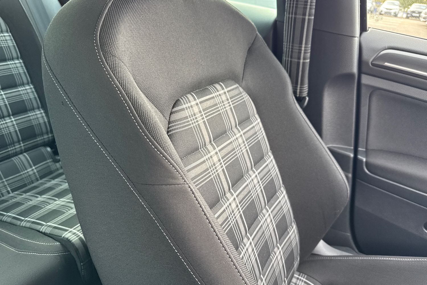 Used Volkswagen Golf 2017 for sale - 76390996: Photo 59