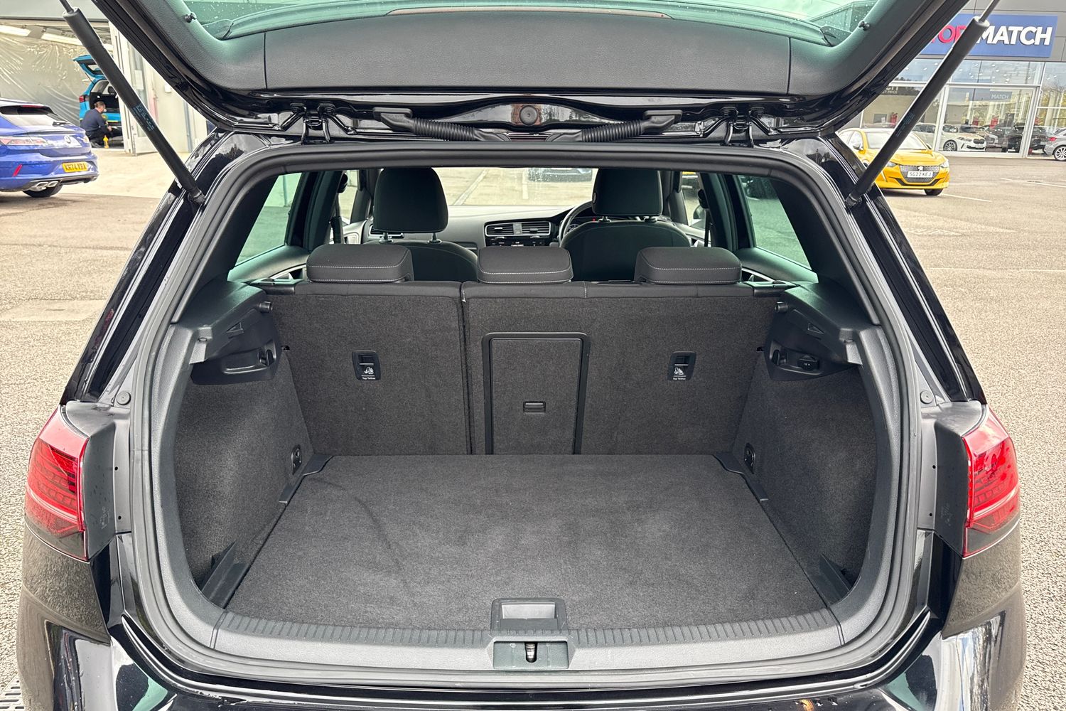 Used Volkswagen Golf 2017 for sale - 76390996: Photo 6