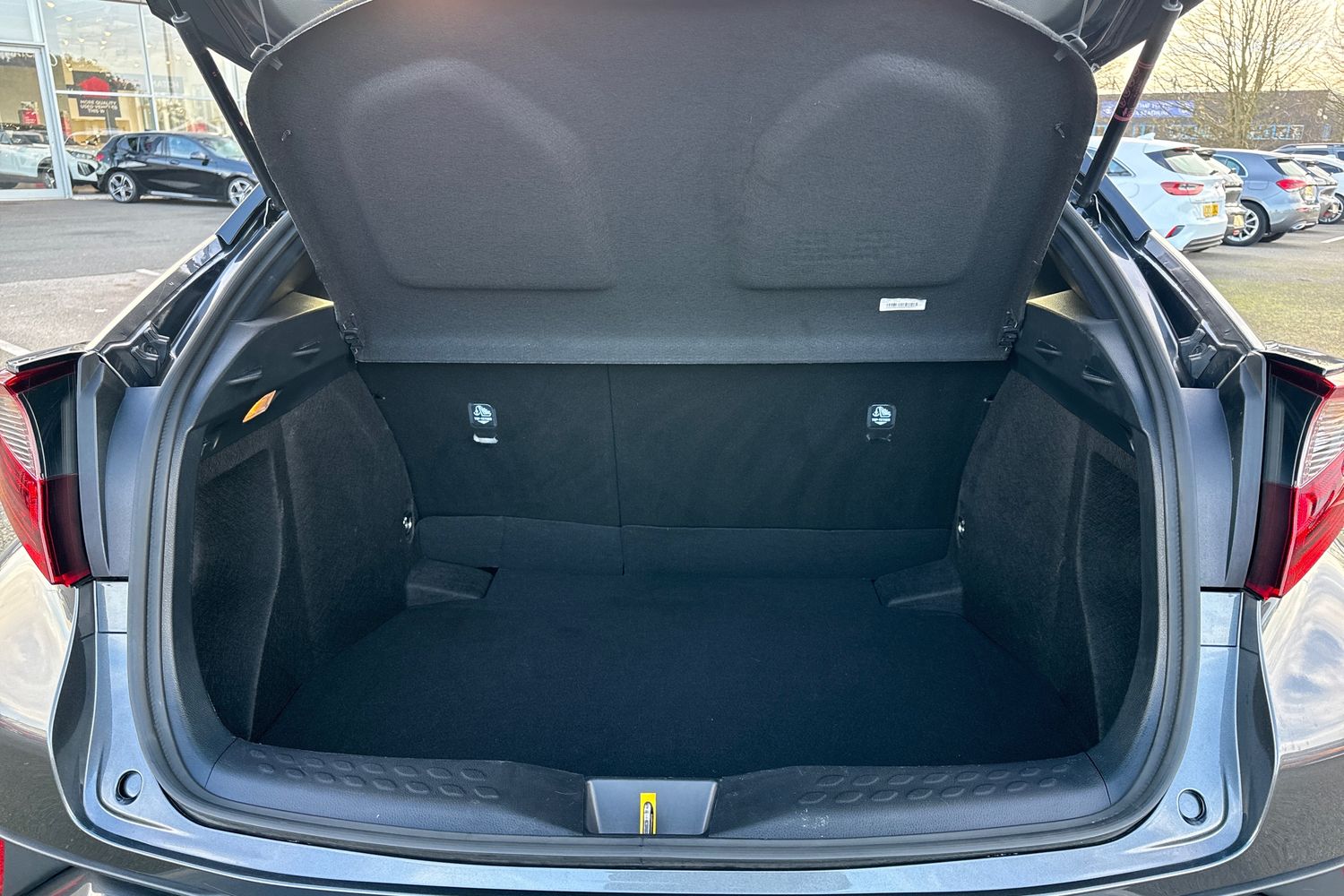 Used Toyota C-HR 2022 for sale - 76909359: Photo 6