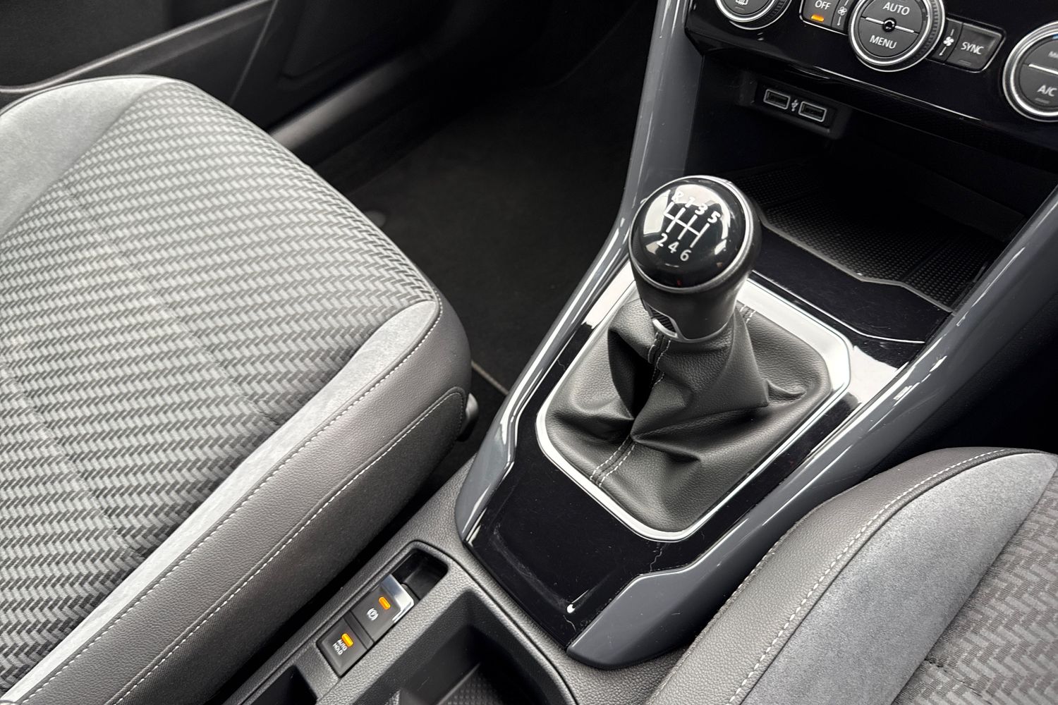 Used Volkswagen T-Roc 2019 for sale - 77337153: Photo 23