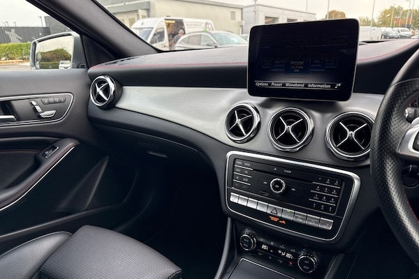 Used Mercedes-Benz GLA 2018 for sale - 76268033: Photo 48