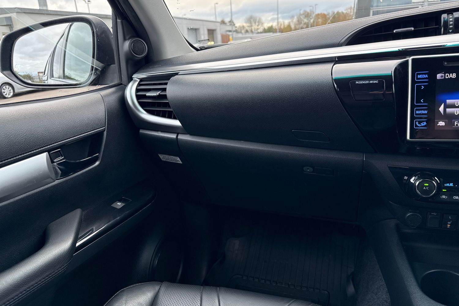 Used Toyota Hilux 2017 for sale - 76685779: Photo 15