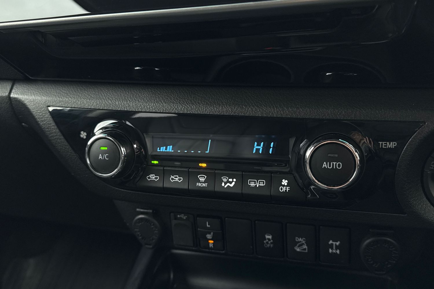 Used Toyota Hilux 2017 for sale - 76685779: Photo 19