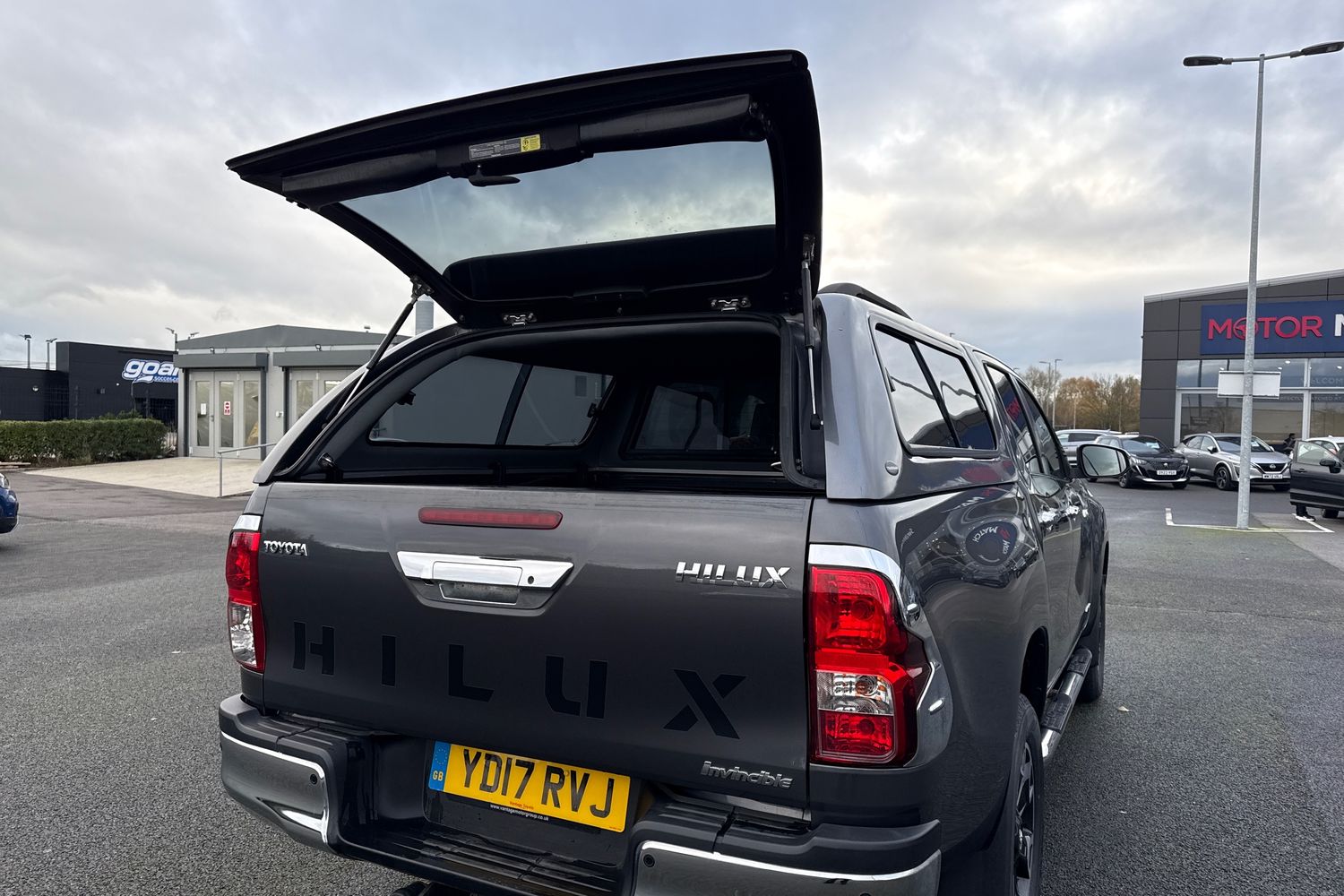 Used Toyota Hilux 2017 for sale - 76685779: Photo 32
