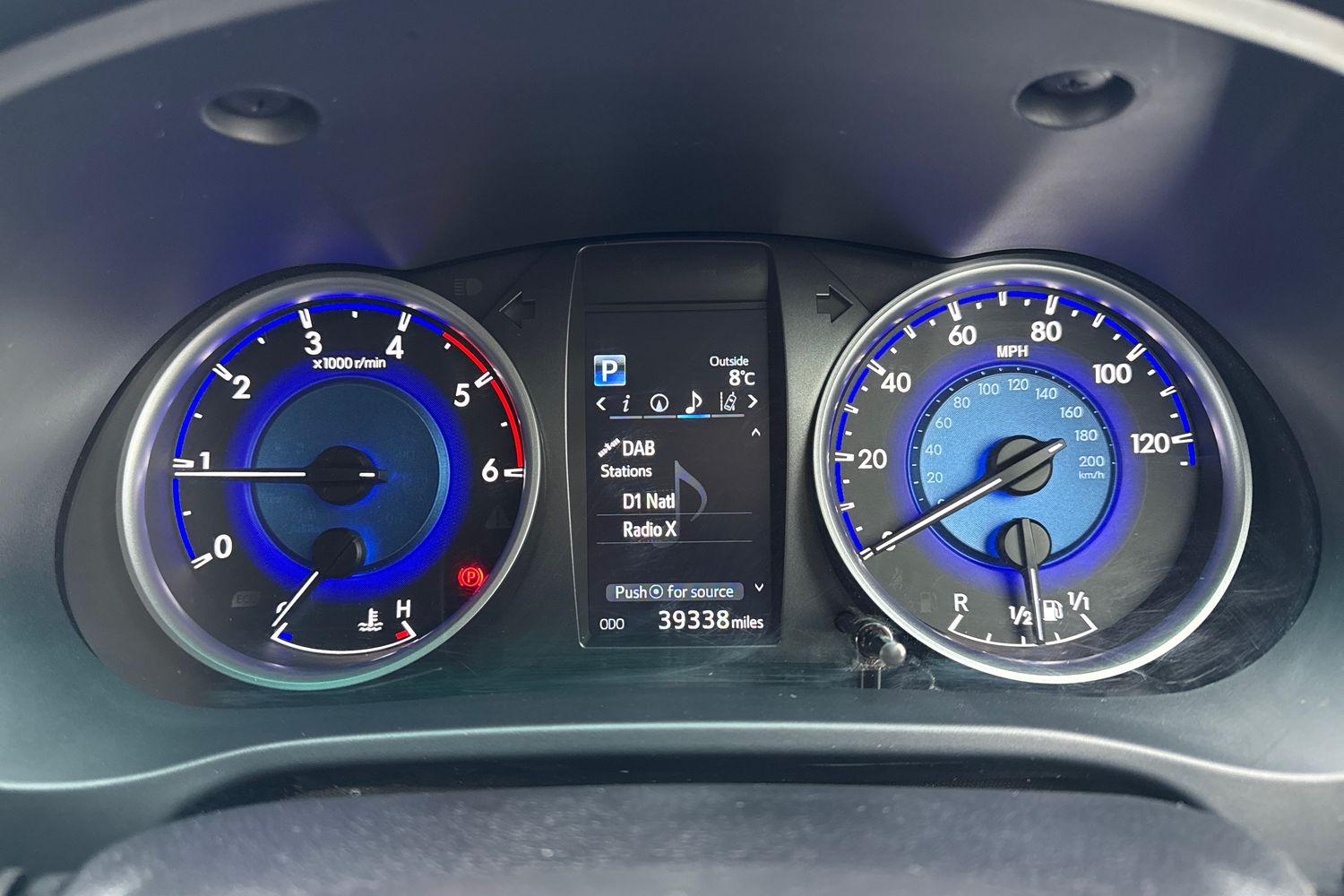 Used Toyota Hilux 2017 for sale - 76685779: Photo 38