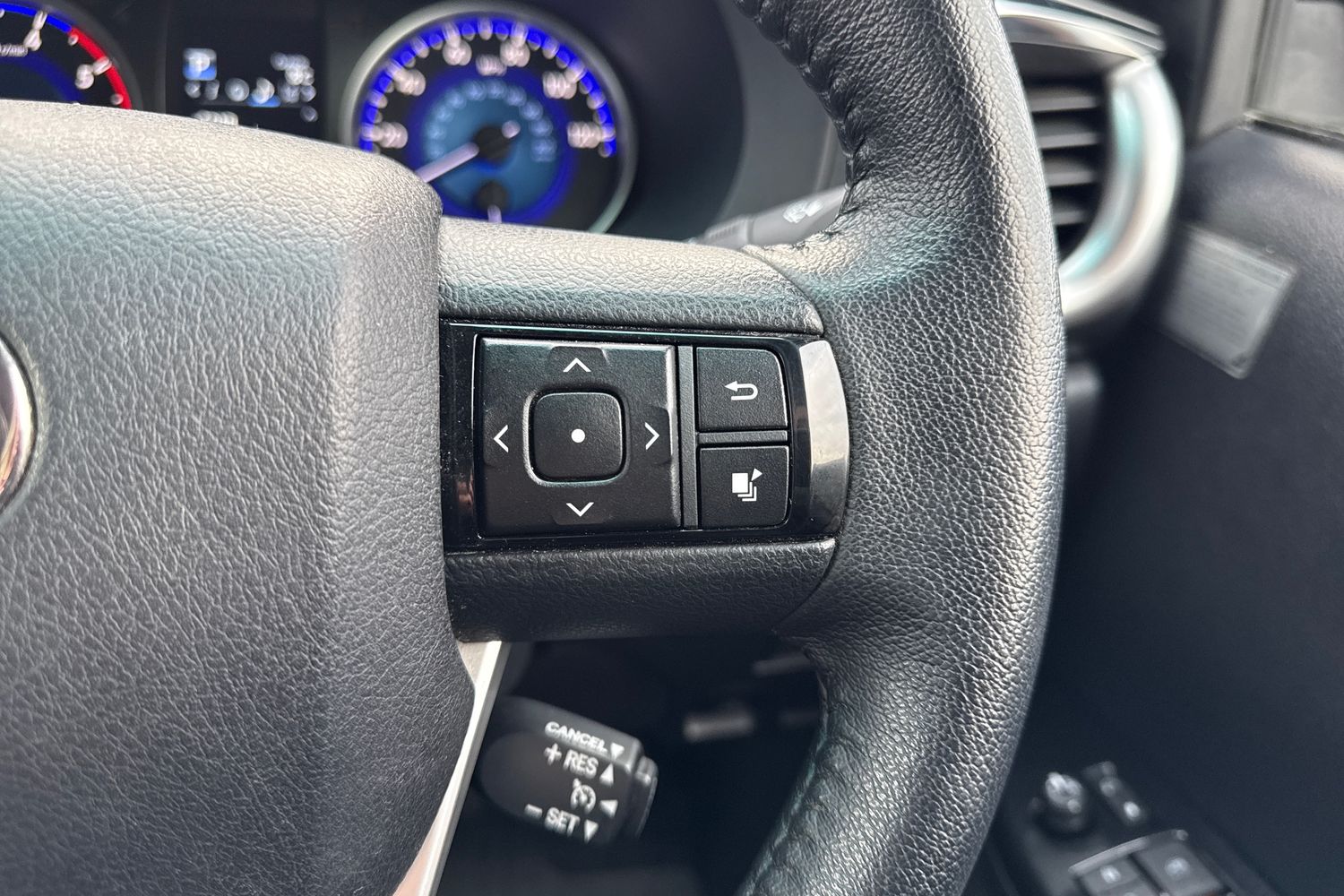 Used Toyota Hilux 2017 for sale - 76685779: Photo 40