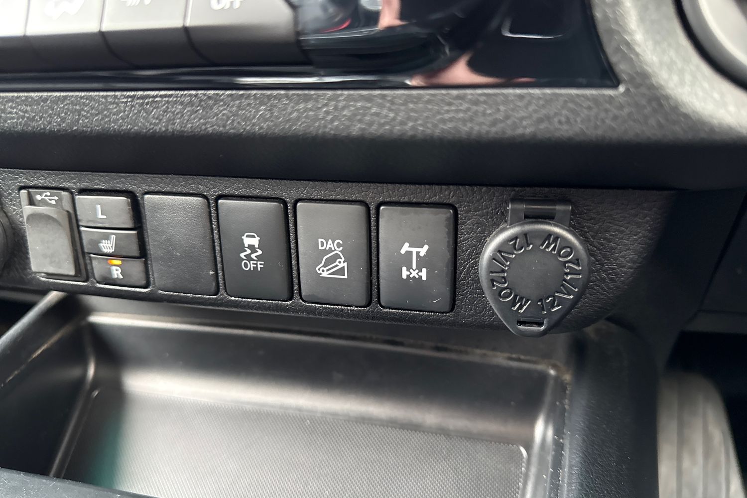 Used Toyota Hilux 2017 for sale - 76685779: Photo 55