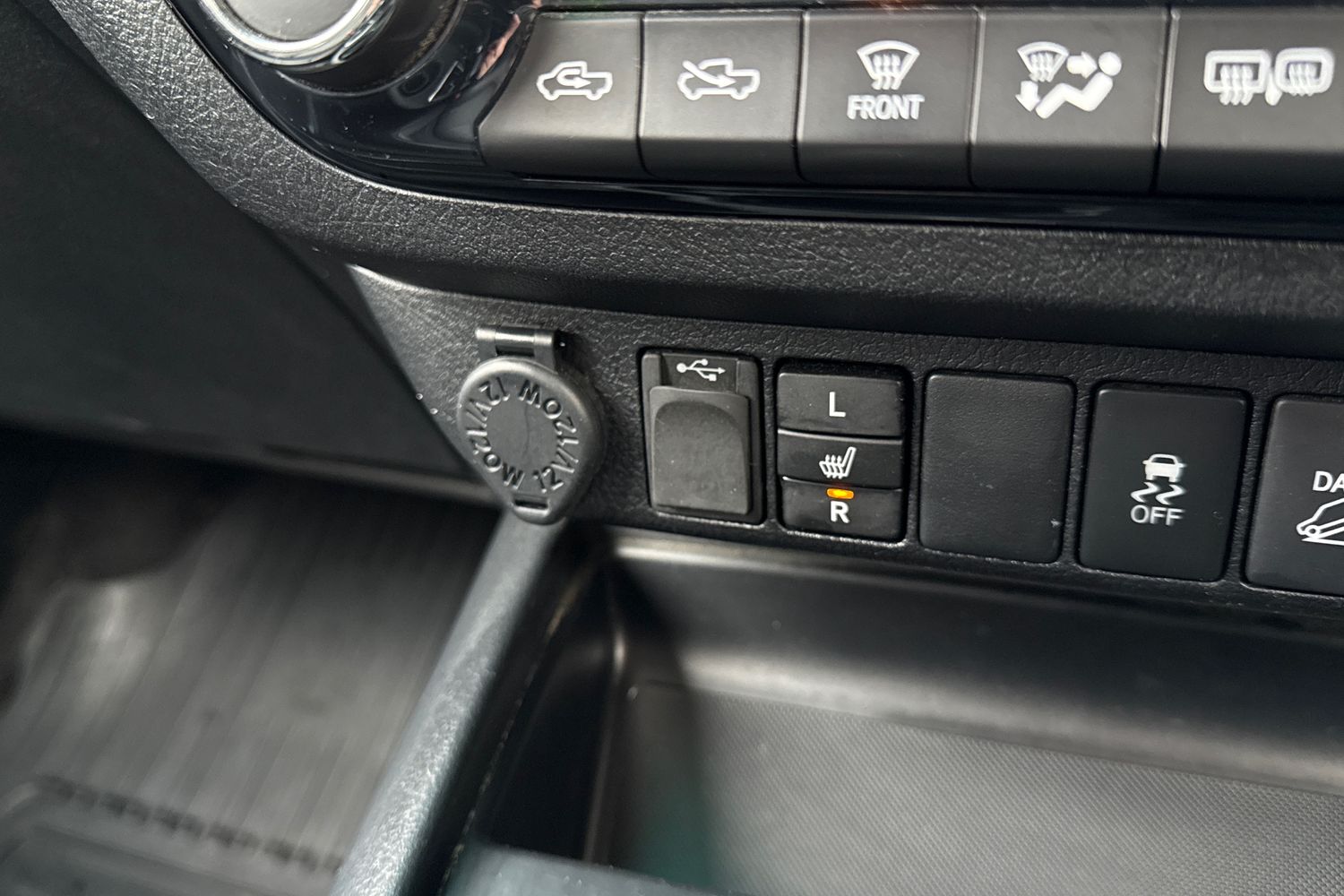 Used Toyota Hilux 2017 for sale - 76685779: Photo 56