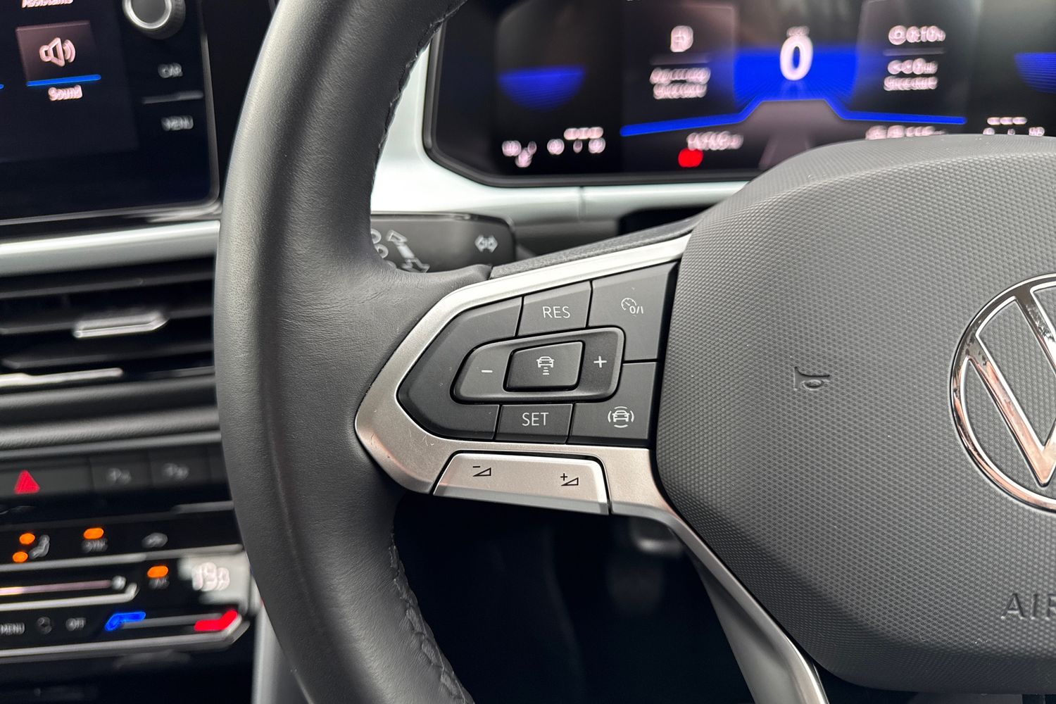 Used Volkswagen T-Roc 2023 for sale - 77649244: Photo 39