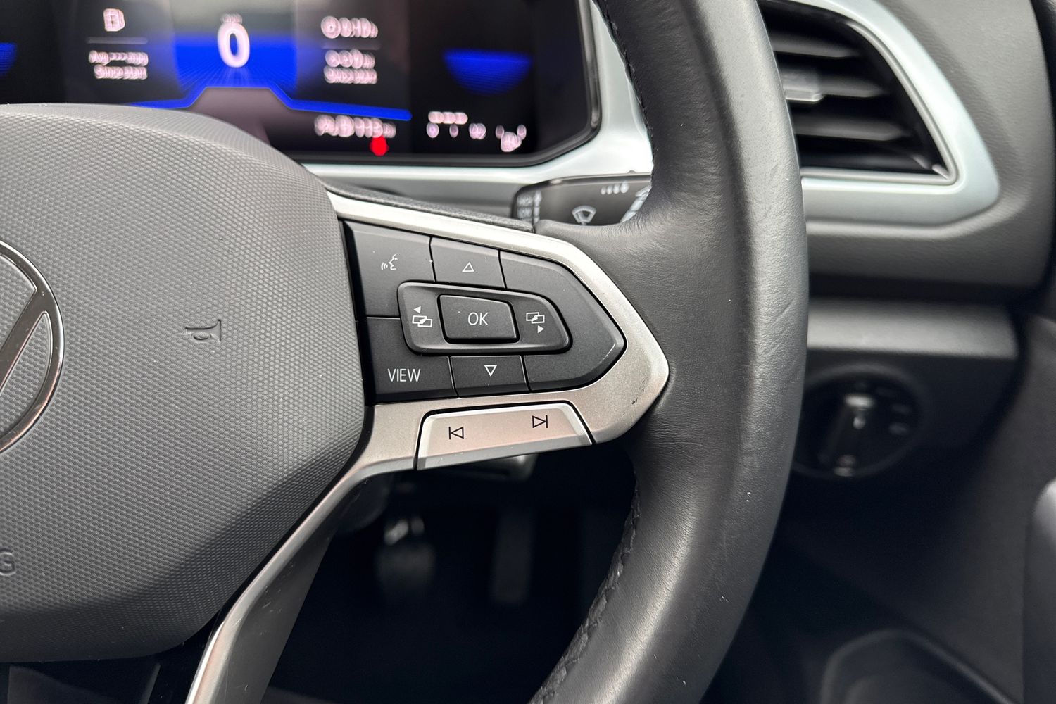 Used Volkswagen T-Roc 2023 for sale - 77649244: Photo 40