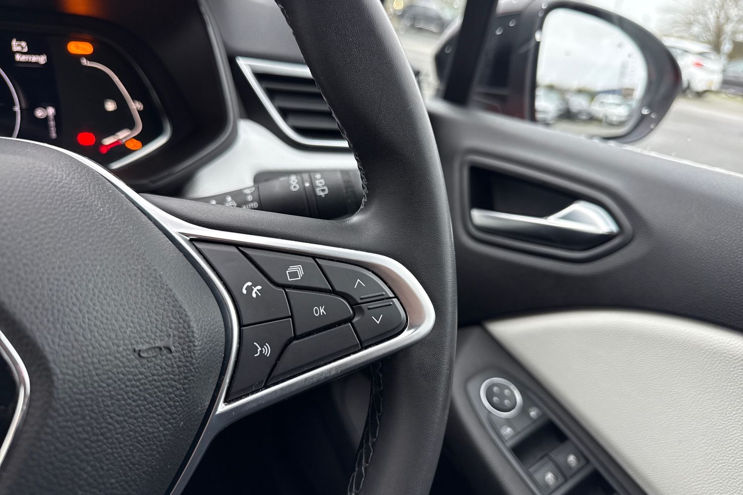 Used Renault Clio 2022 for sale - 76985233: Photo 37