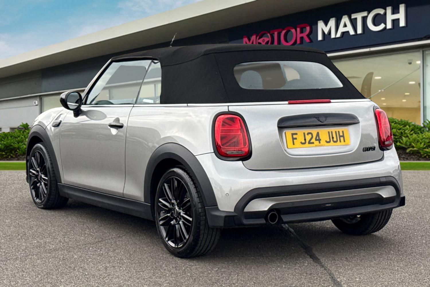 Used MINI Convertible 2024 for sale - 77774018: Photo 2