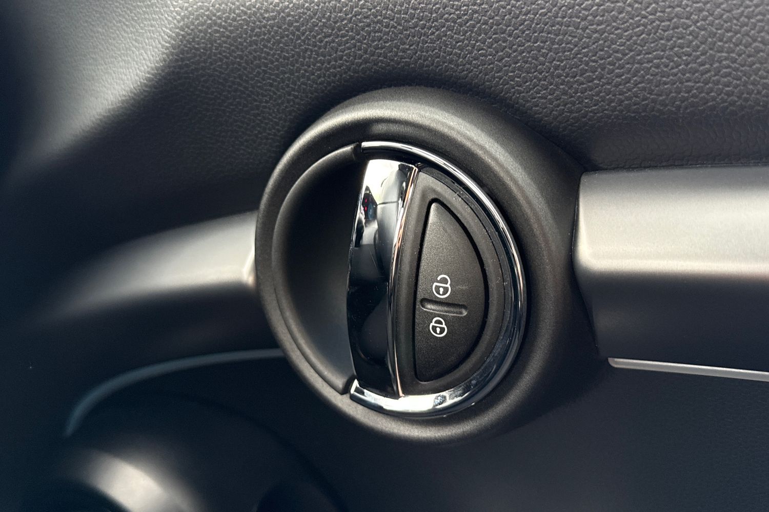 Used MINI Convertible 2024 for sale - 77774018: Photo 40