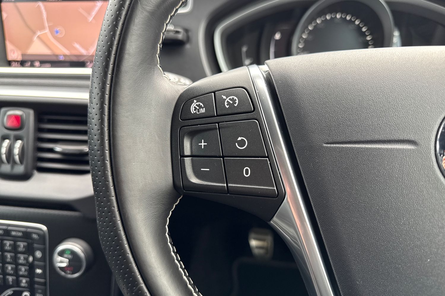 Used Volvo V40 2017 for sale - 77493938: Photo 39