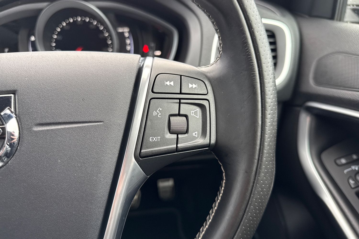 Used Volvo V40 2017 for sale - 77493938: Photo 40