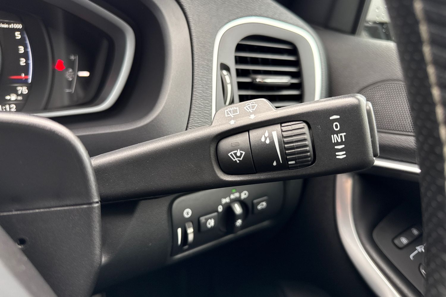 Used Volvo V40 2017 for sale - 77493938: Photo 42