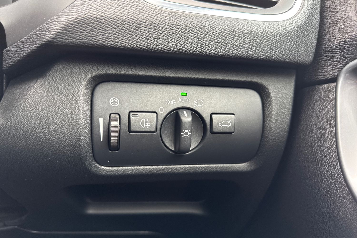 Used Volvo V40 2017 for sale - 77493938: Photo 43