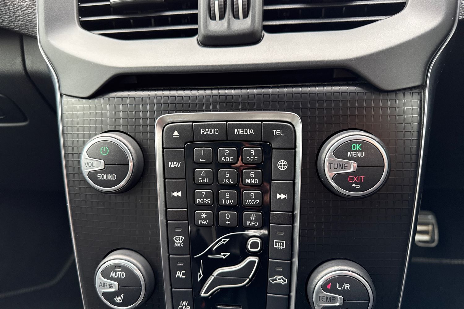 Used Volvo V40 2017 for sale - 77493938: Photo 56