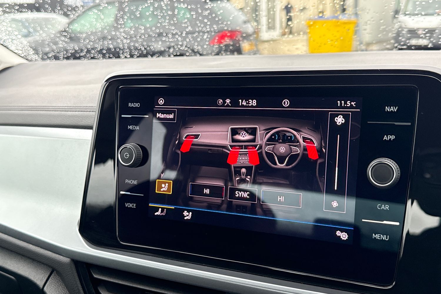 Used Volkswagen T-Roc 2023 for sale - 77686929: Photo 22