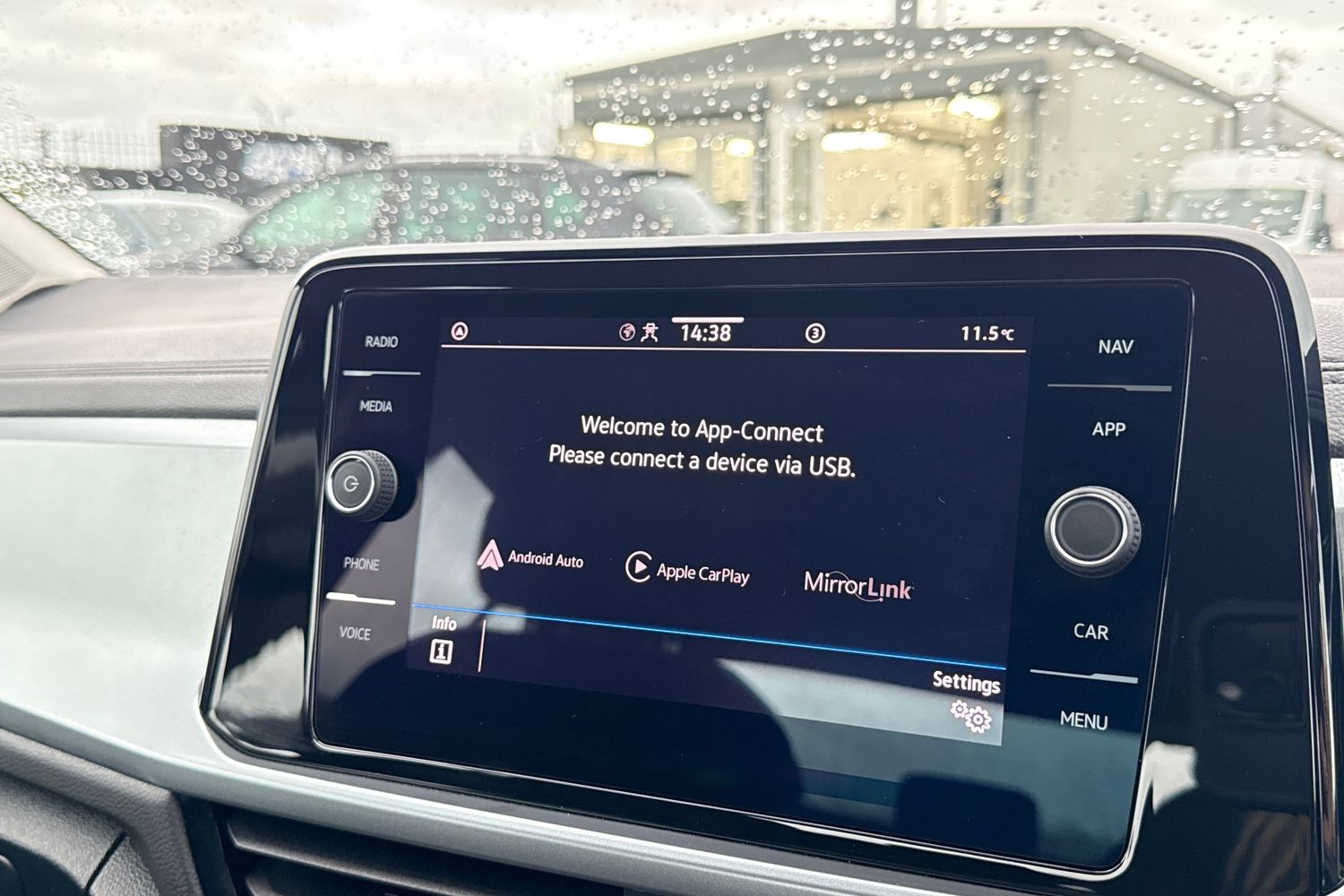 Used Volkswagen T-Roc 2023 for sale - 77686929: Photo 48