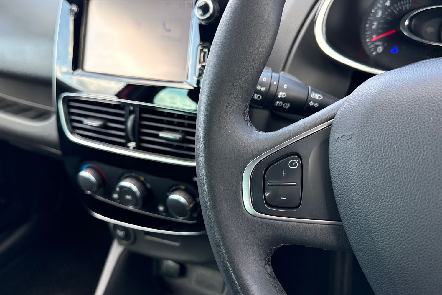 Used Renault Clio 2018 for sale - 78107403: Photo 36