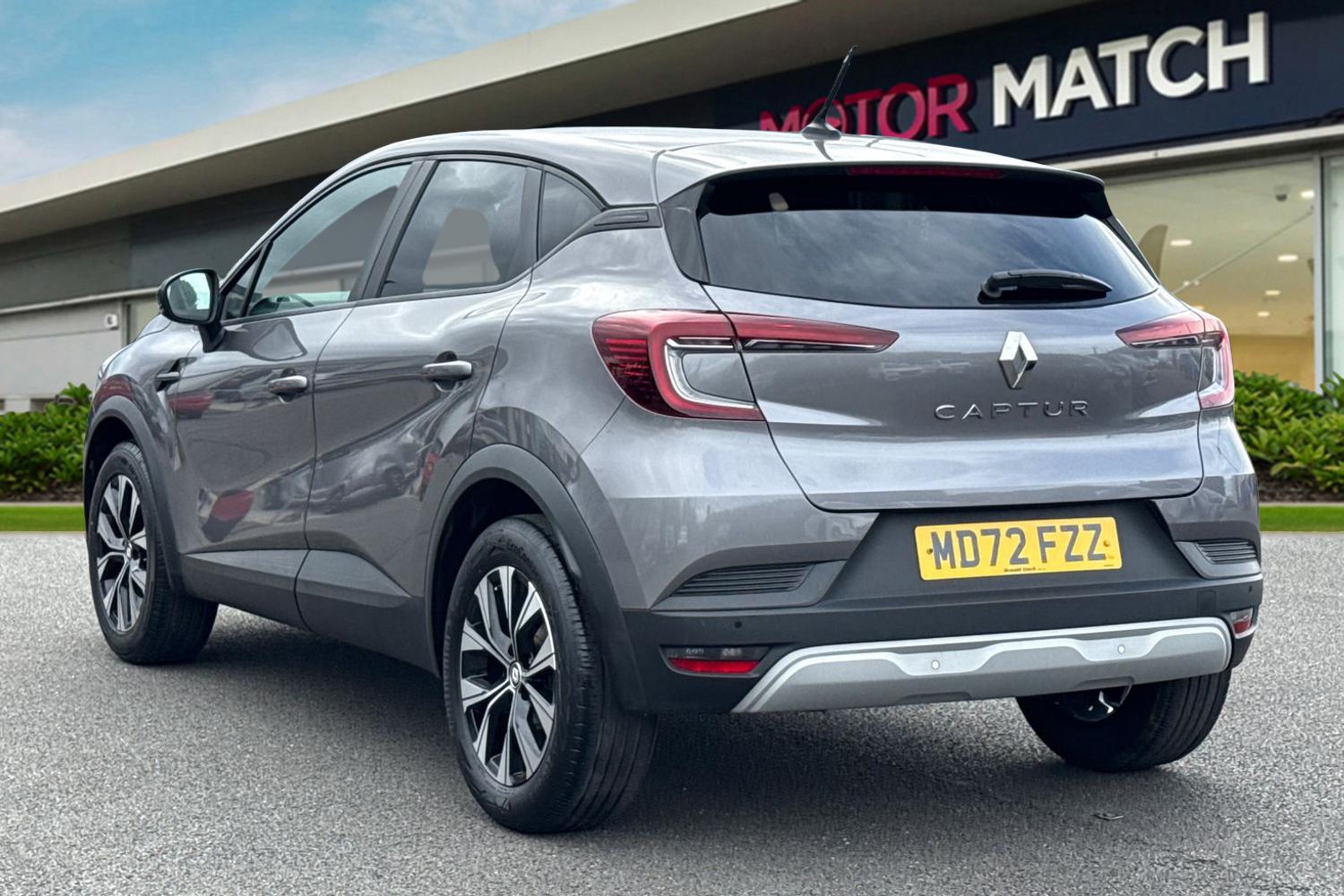Used Renault Captur 2023 for sale - 77862897: Photo 2