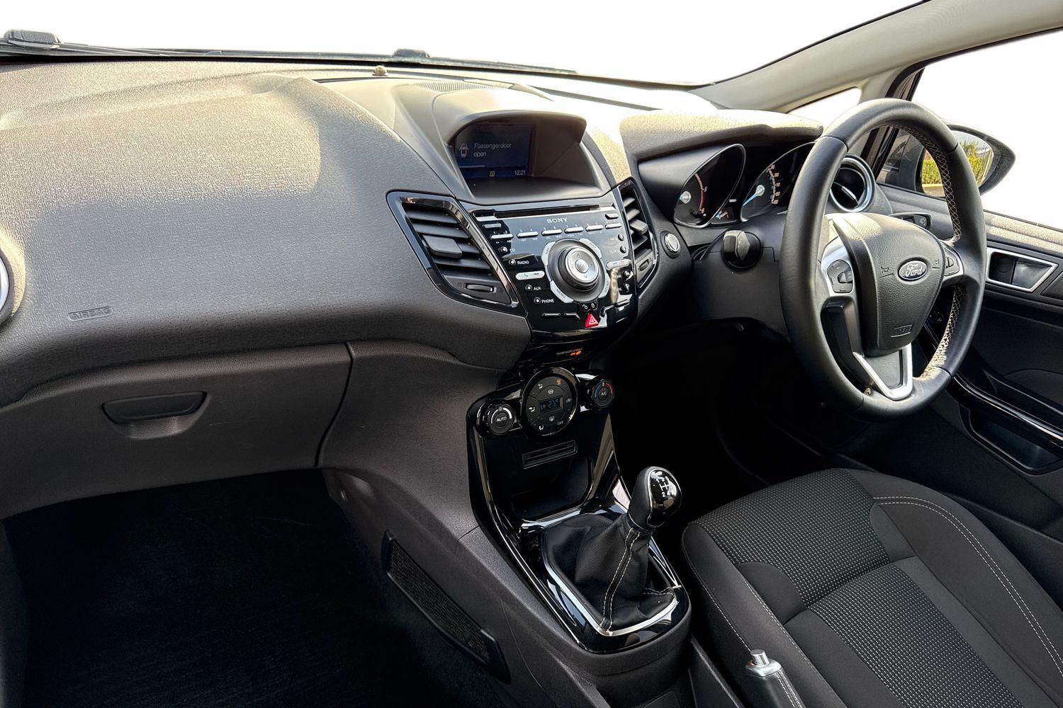 Used Ford Fiesta 2015 for sale - 76469286: Photo 8