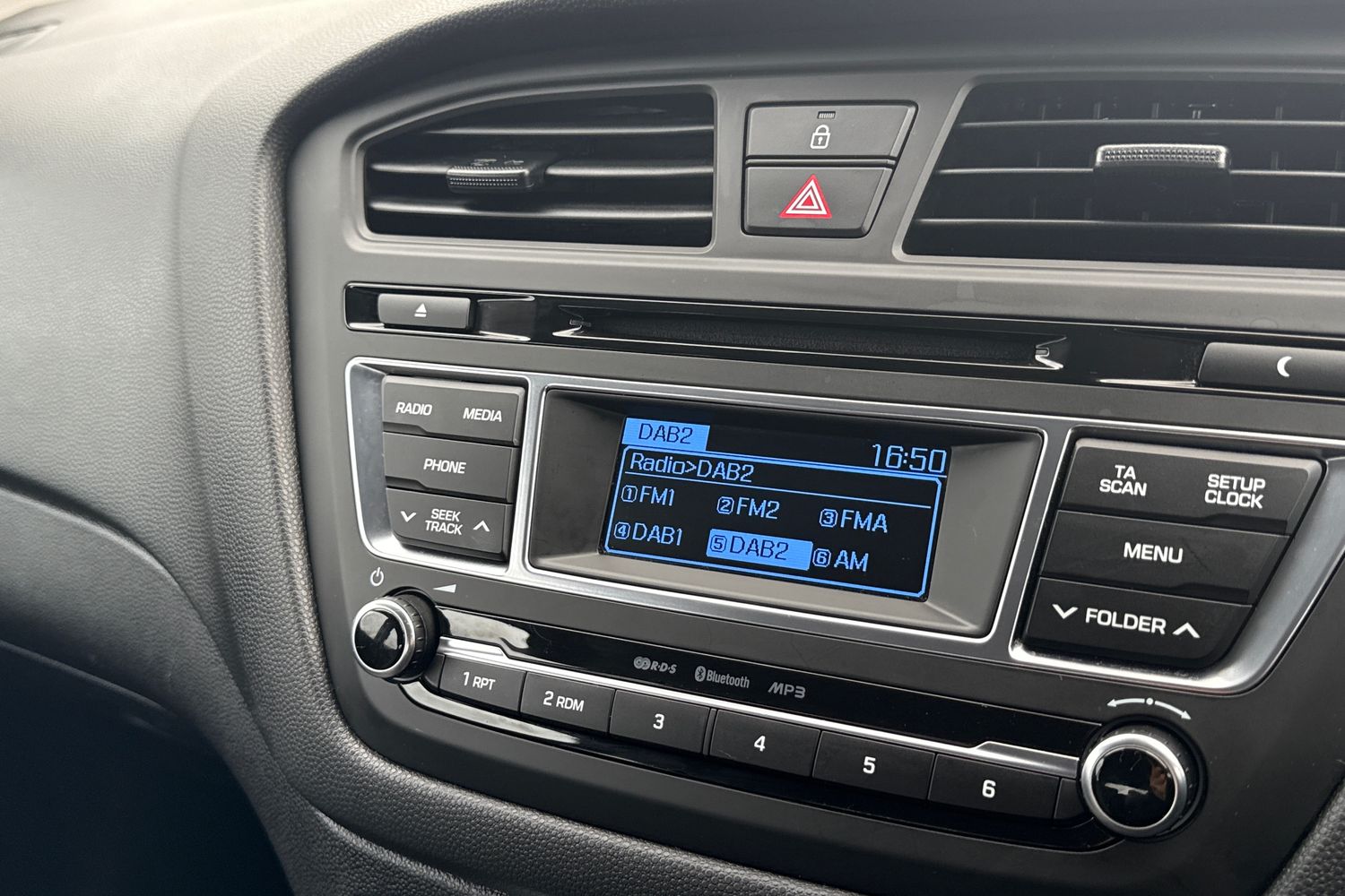 Used Hyundai i20 2017 for sale - 77417759: Photo 40