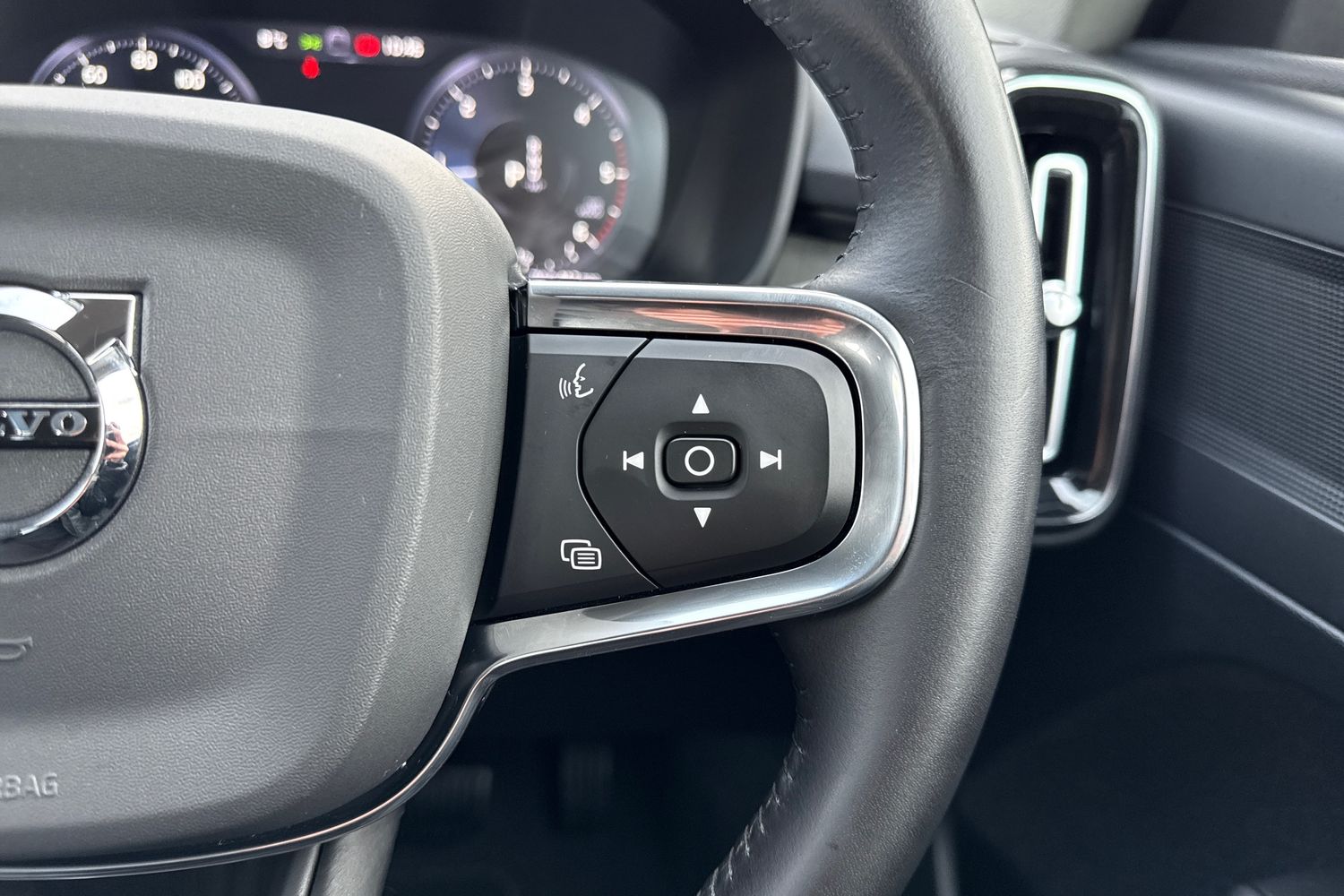 Used Volvo XC40 2020 for sale - 76685741: Photo 40