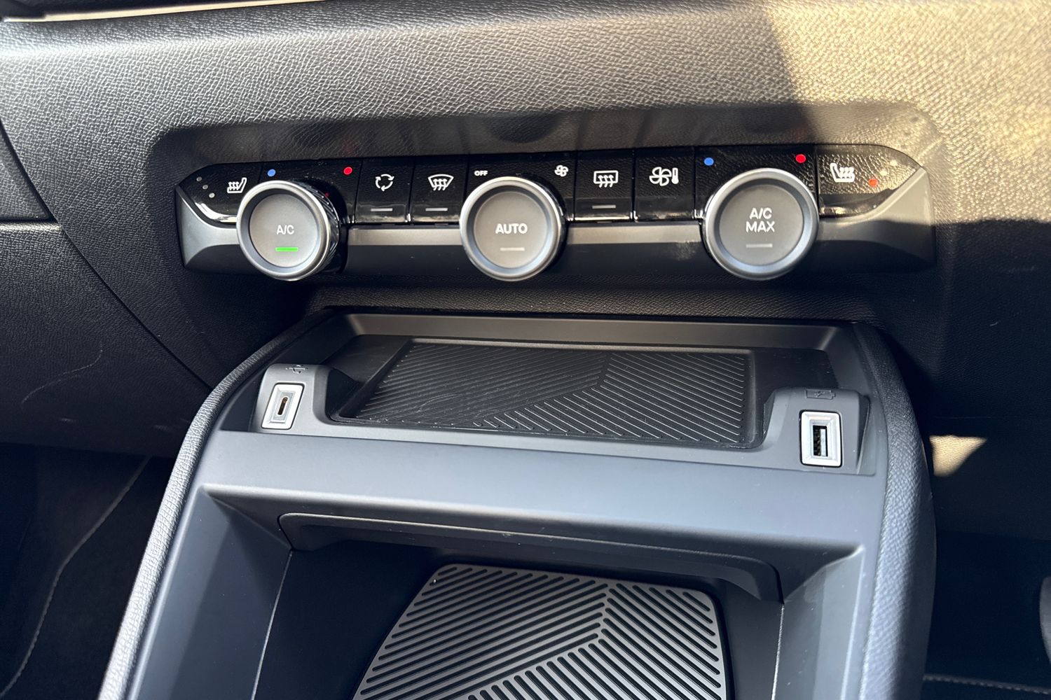 Used Citroen e-C4 X 2023 for sale - 76863245: Photo 57