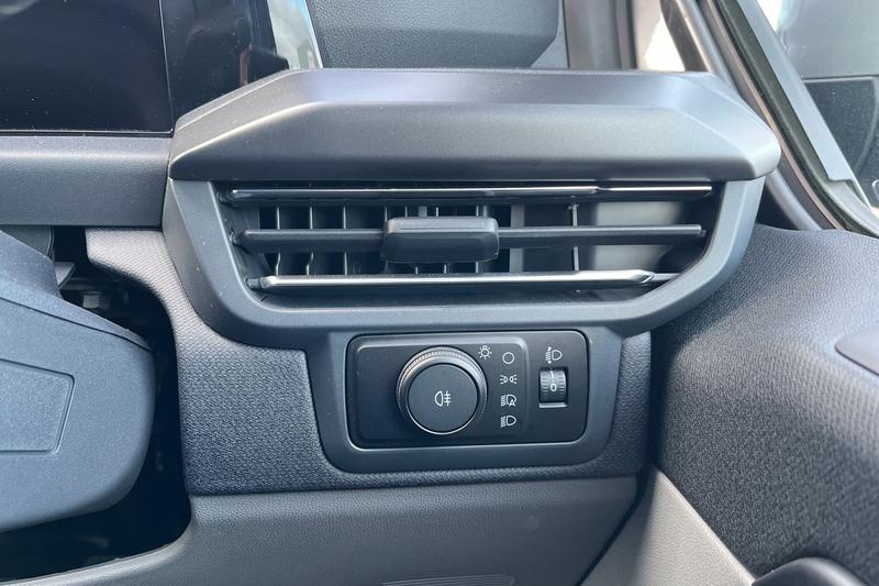 Used Ford E-Tourneo Custom 2025 for sale - 76819269: Photo 17