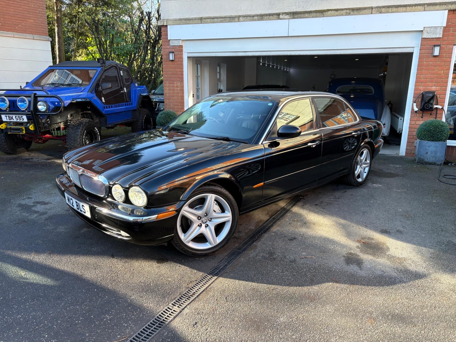 Used Jaguar XJ 2004 for sale - 76992258: Photo 2