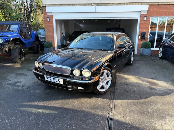 Used Jaguar XJ 2004 for sale - 72890662: Photo 1