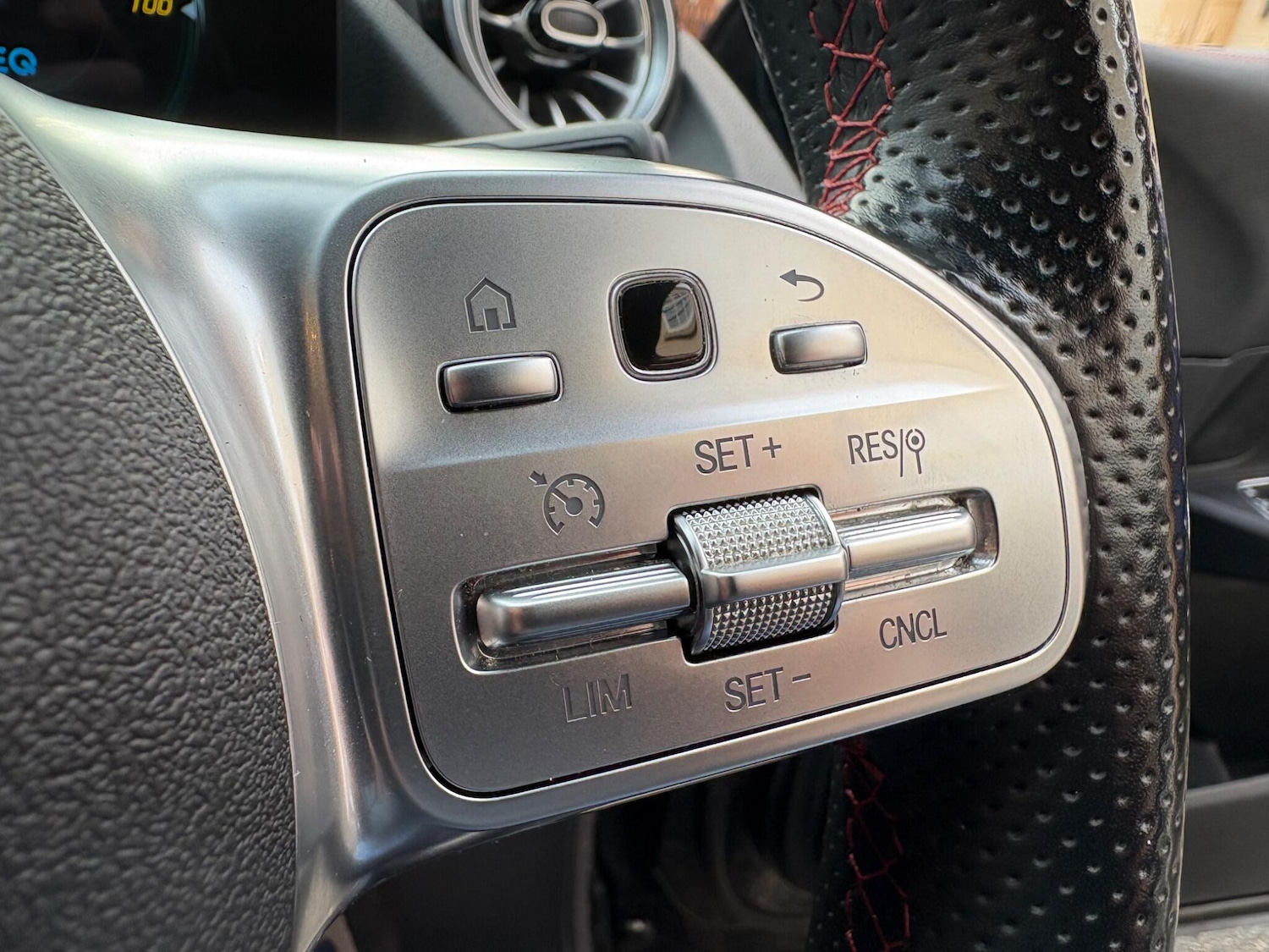 Used Mercedes-Benz EQA 2022 for sale - 76361325: Photo 25