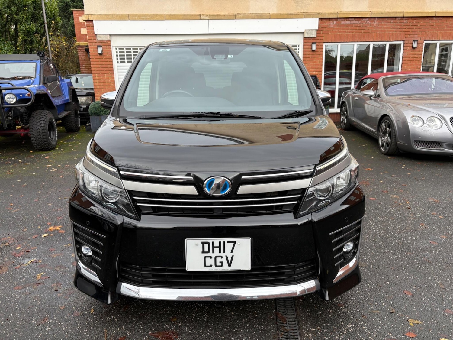 Used Toyota Voxy 2023 for sale - 76522372: Photo 11