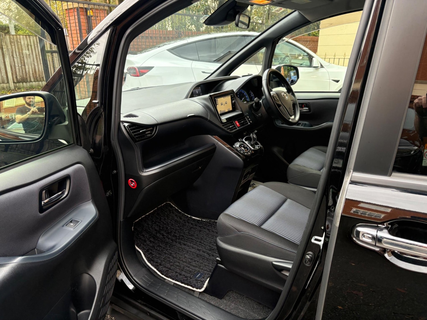 Used Toyota Voxy 2023 for sale - 76522372: Photo 12