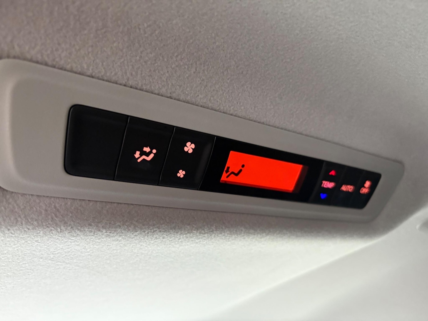 Used Toyota Voxy 2023 for sale - 76522372: Photo 14