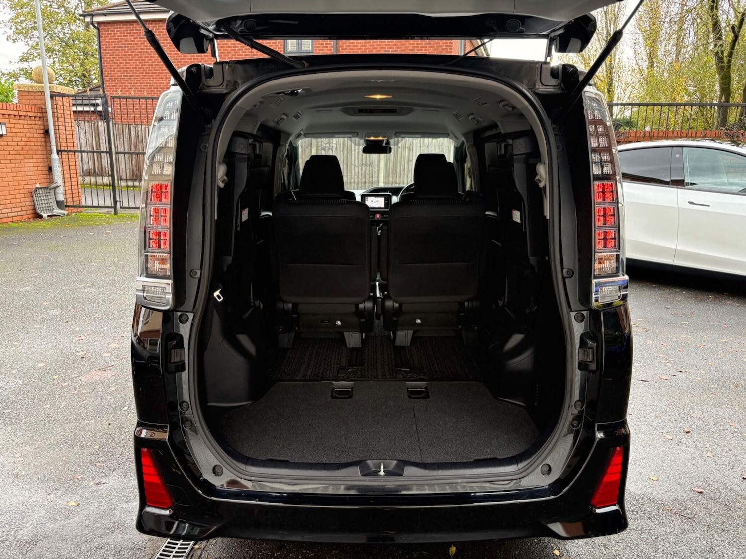 Used Toyota Voxy 2023 for sale - 76522372: Photo 17