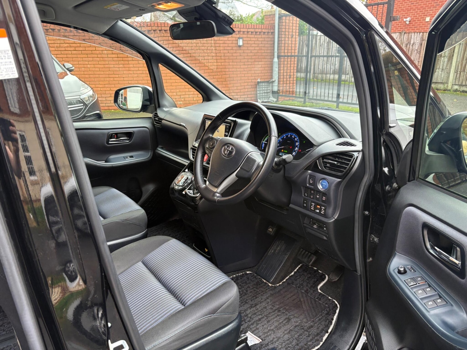 Used Toyota Voxy 2023 for sale - 76522372: Photo 22