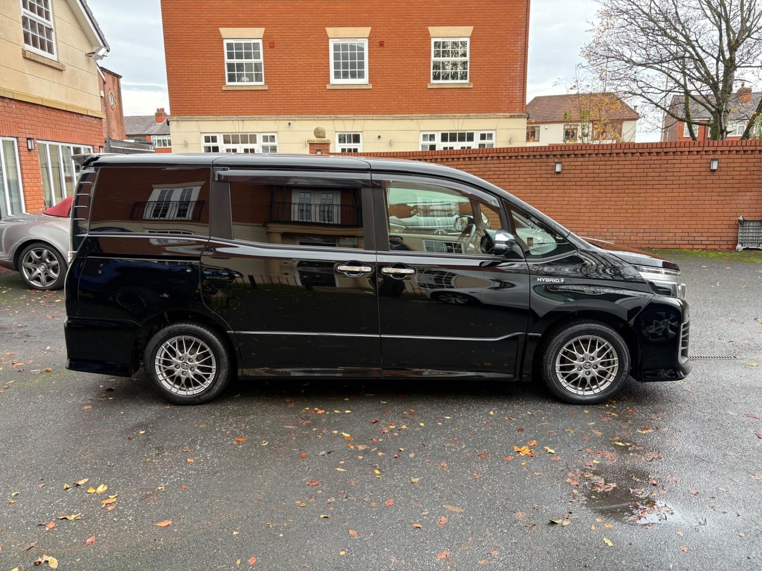 Used Toyota Voxy 2023 for sale - 76522372: Photo 4