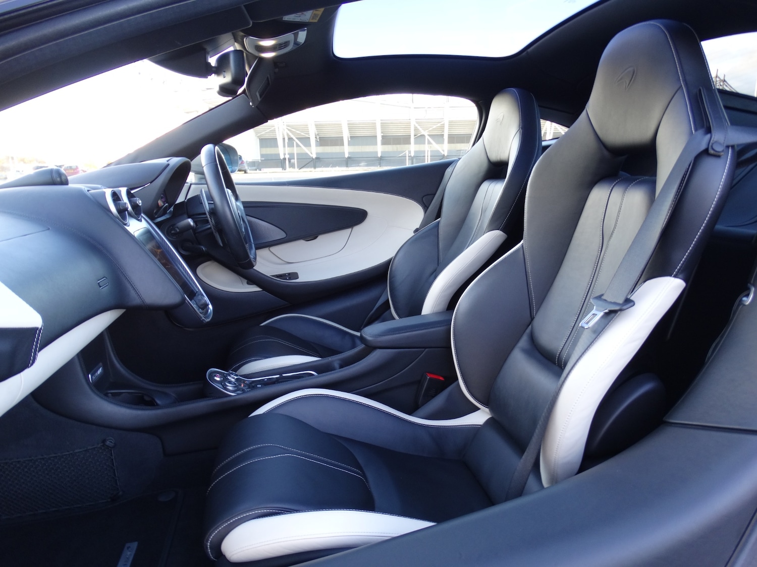 Used McLaren 570GT 2016 for sale - 76384650: Photo 6