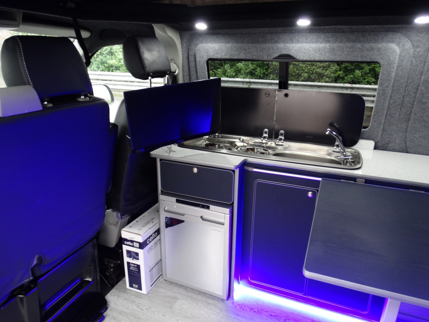 Used Volkswagen Transporter 2011 for sale - 77618376: Photo 6