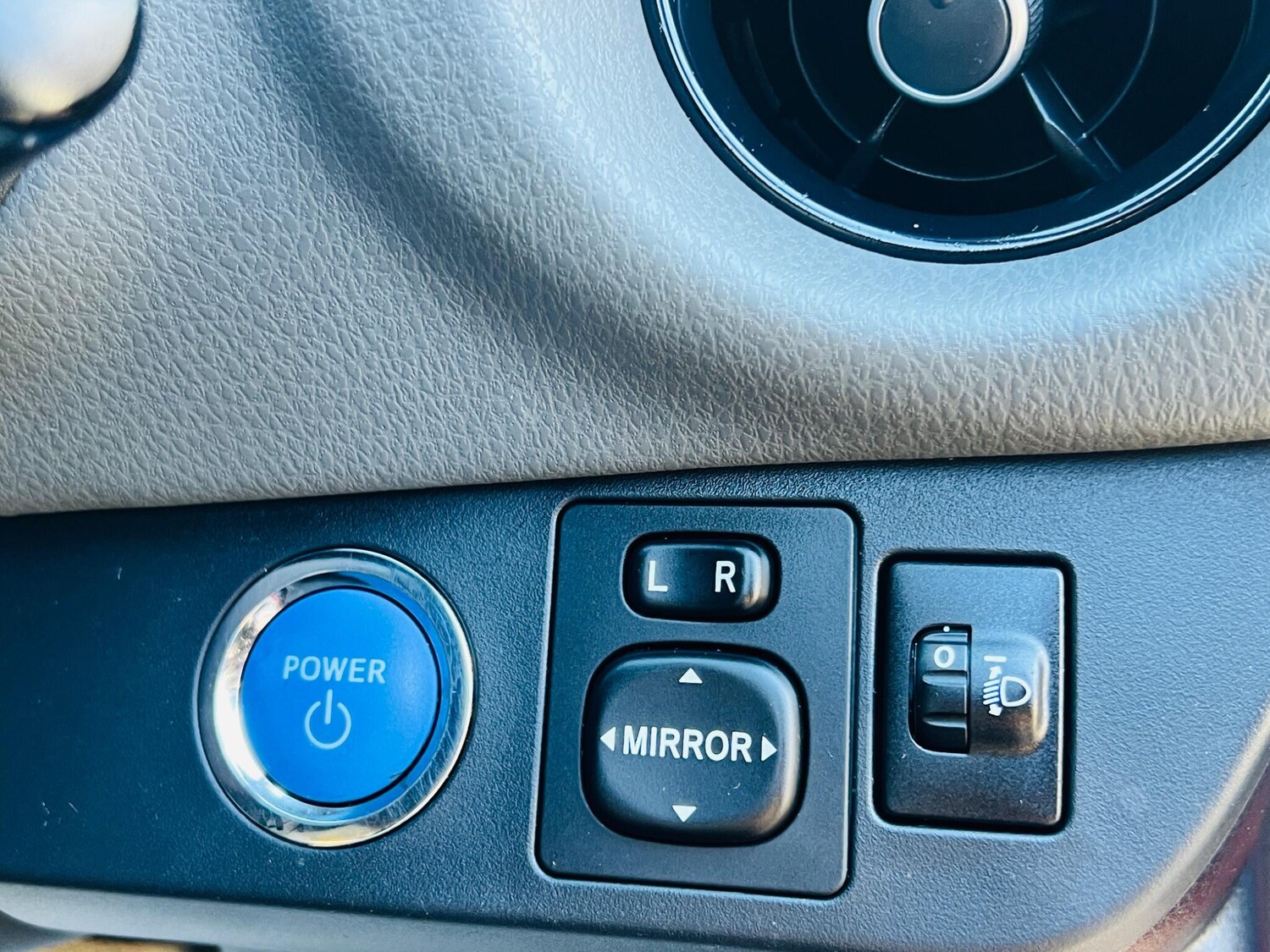 Used Toyota Yaris 2020 for sale - 76486868: Photo 38