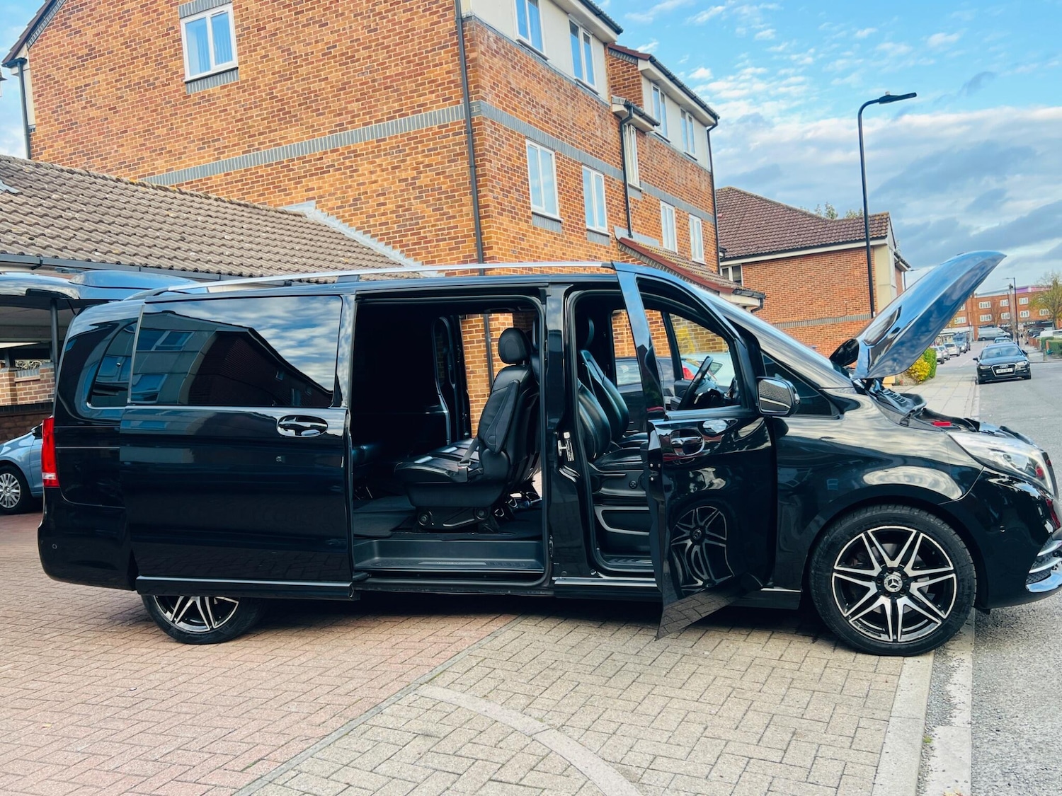 Used Mercedes-Benz V-Class 2020 for sale - 76486830: Photo 4