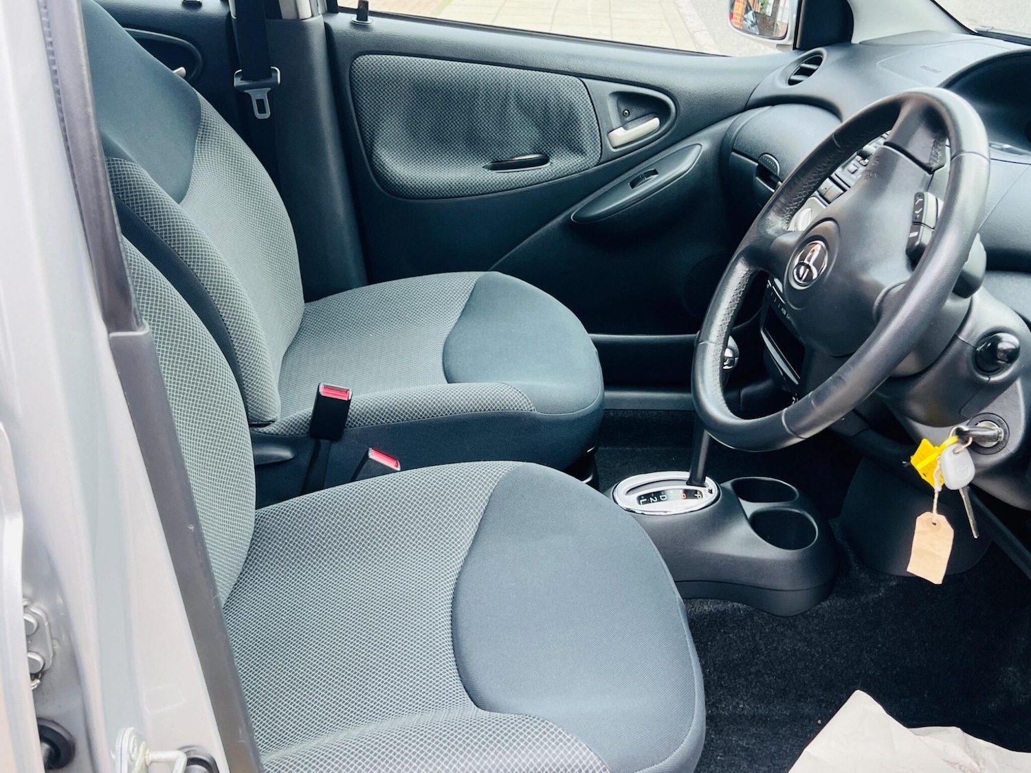 Used Toyota Yaris for sale - 76499920: Photo 34