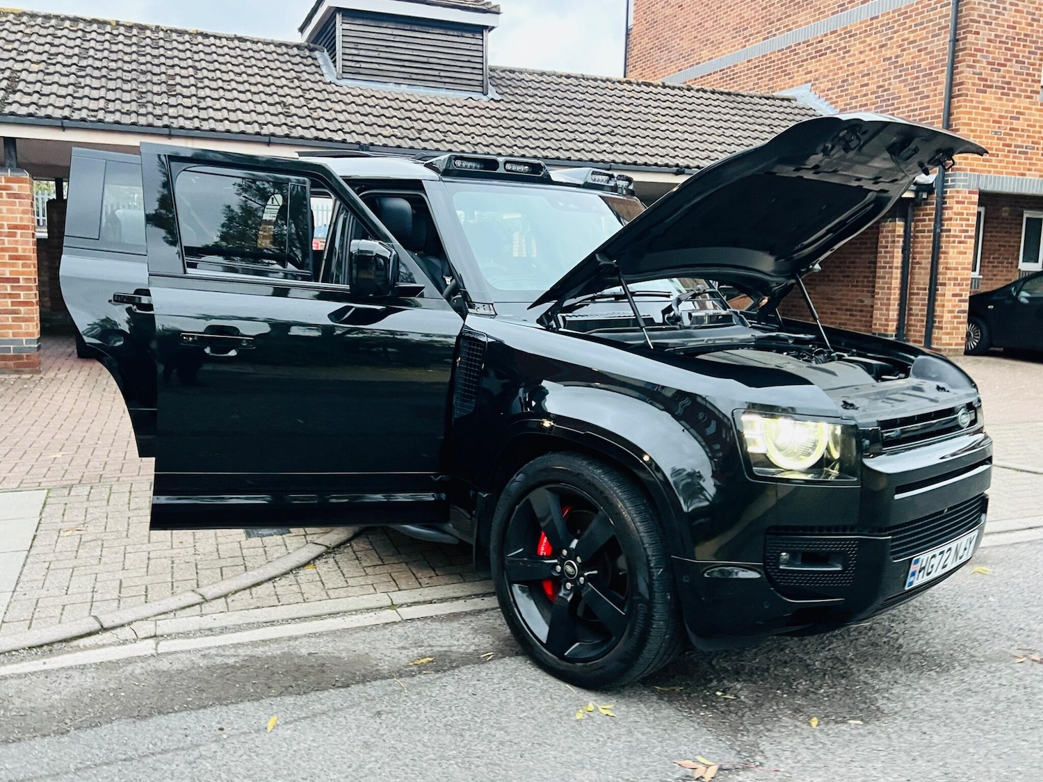 Used Land Rover Defender 2022 for sale - 76608376: Photo 3